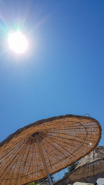 太阳和伞图片下载