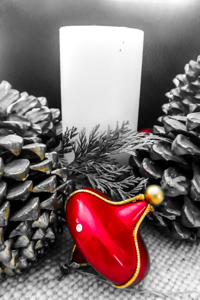 红色的圣诞装饰物图片下载