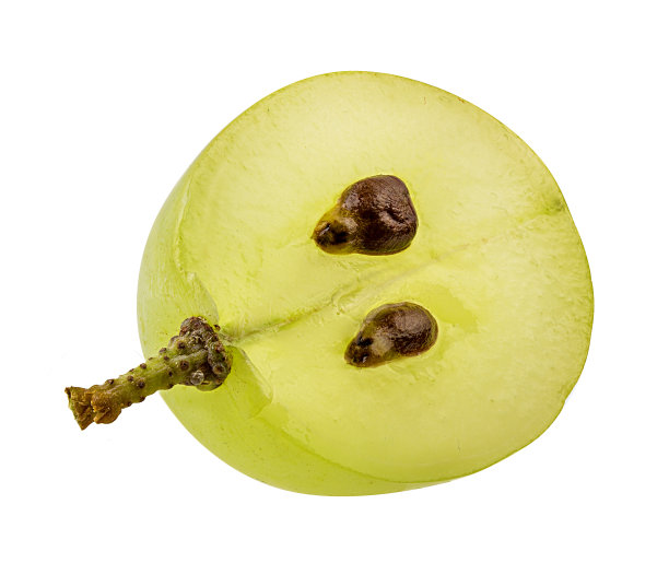 在白色背景下分离的一半葡萄图片下载