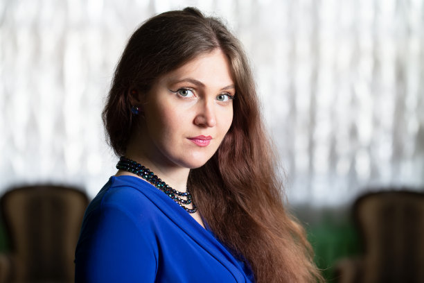 一个美丽的三十岁女人的肖像图片下载