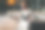 时尚的模特女孩在滑板公园在眼镜与腰袋图片下载