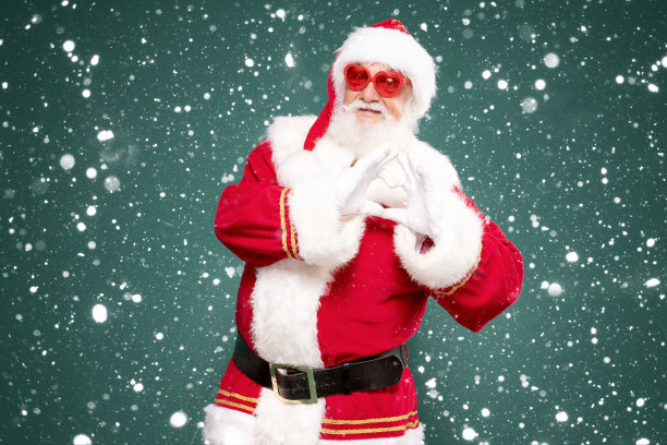 心形的圣诞老人。图片下载