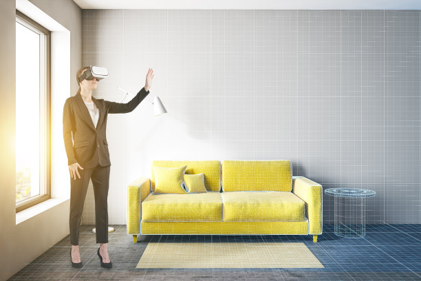 女人在VR眼镜规划客厅室内图片下载