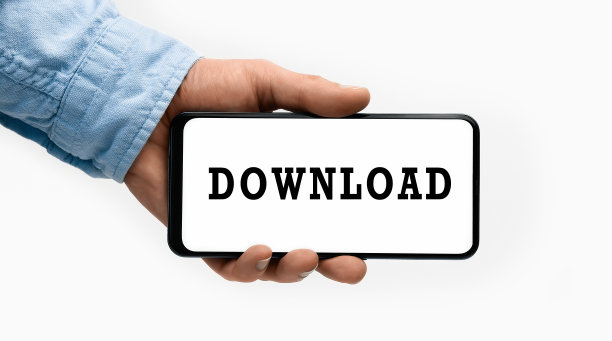 一个男性手持智能手机的特写显示word下载图片下载