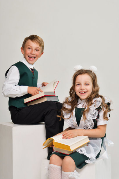 学生穿制服图片下载