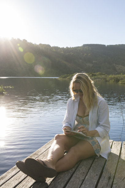 女性平板电脑照片图片下载