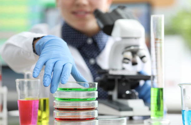 含绿色物质的试管图片下载