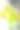 将柠檬和薄荷水倒入一个透明的杯子里，放在白色的桌子上，上面放着柠檬片，在早晨明亮的阳光下闪闪发光。垂直图图片下载