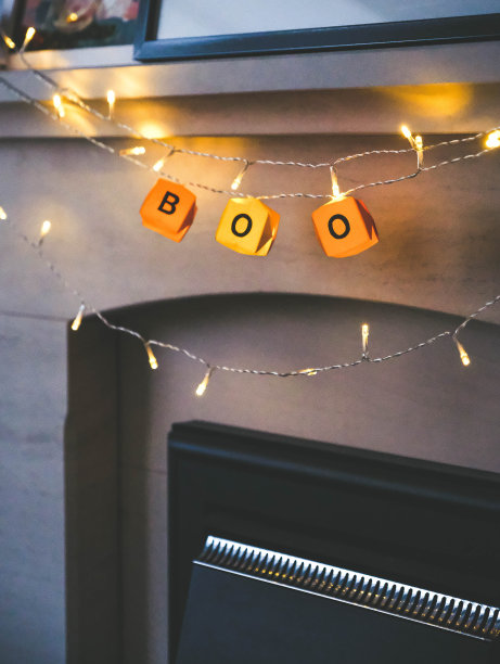 万圣节装饰使用折纸气球作为线灯盖图片下载