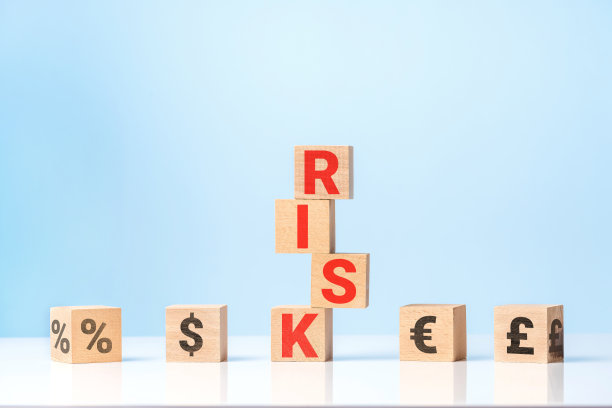 木立方体与风险概念图片下载