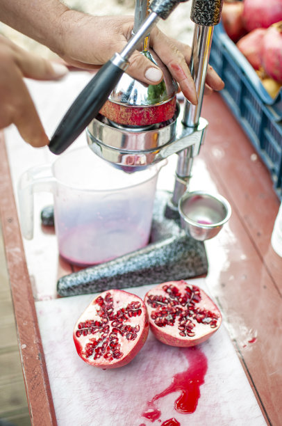 新鲜的石榴汁图片下载