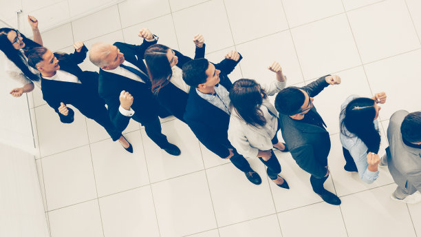 一群不同类型的商人在排队图片下载