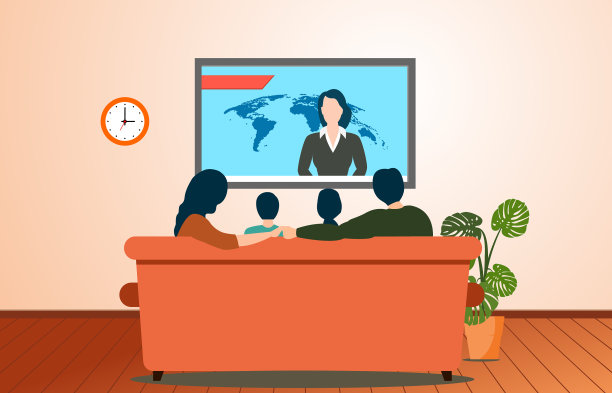 一家人坐在家里的沙发上看电视图片下载