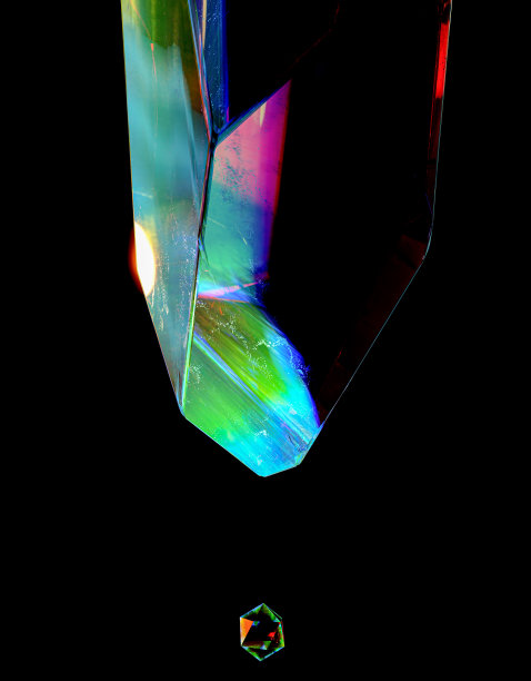 矿物石纹理，抽象宝石孤立黑色，彩虹水晶，3d渲染图片下载