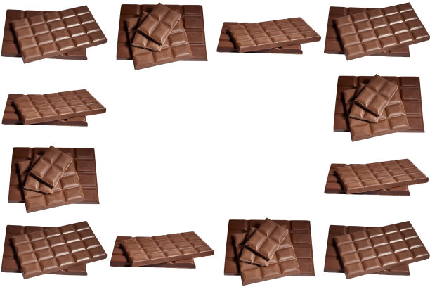 一堆堆绝缘的巧克力棒。白色背景图片下载