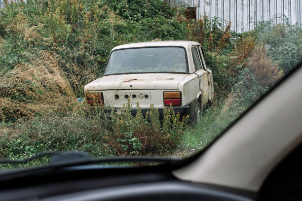 废弃的旧汽车图片下载