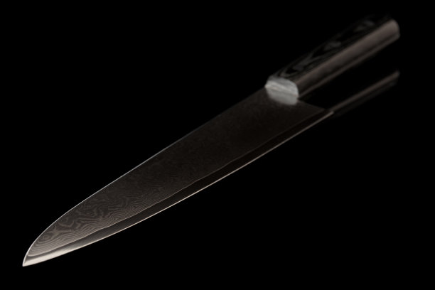 黑色背景上的新厨师刀图片下载