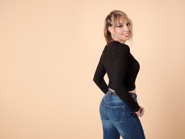 可爱又健康的年轻女人图片下载