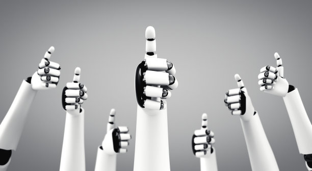 人形机器人举起双手庆祝通过人工智能实现的目标图片下载