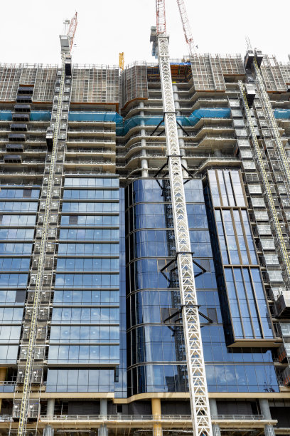 摩天大楼的建设，天空背景与复制空间图片下载