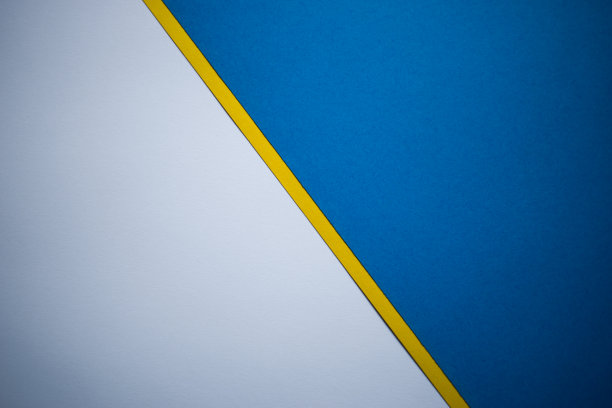 白色和蓝色以黄线为背景对角线分开图片下载