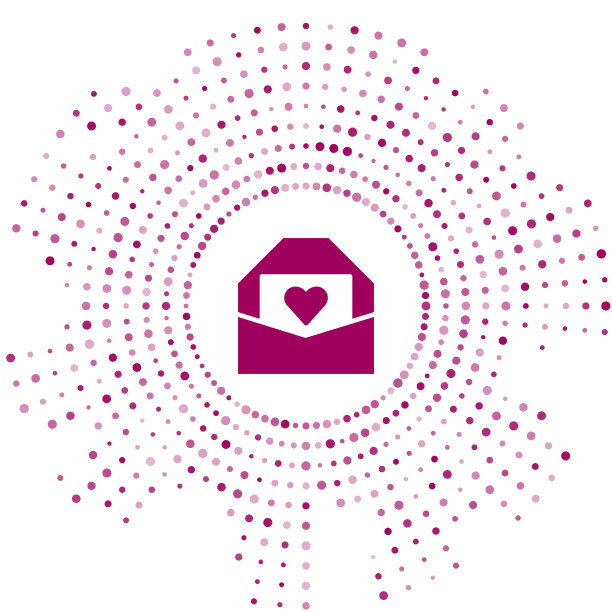 紫色信封与情人的心孤立图片下载