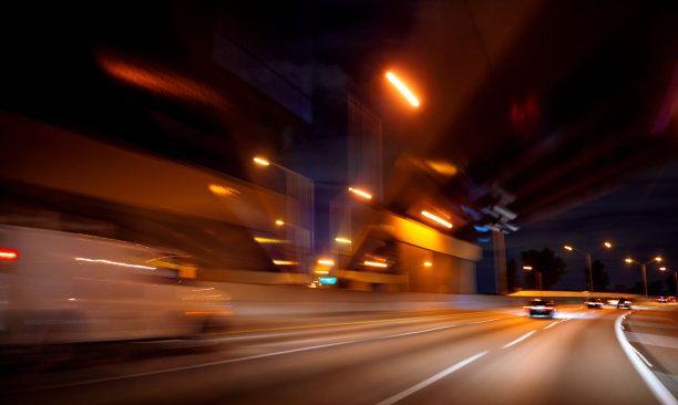 迈阿密南部的棕榈街晚上往南走图片下载