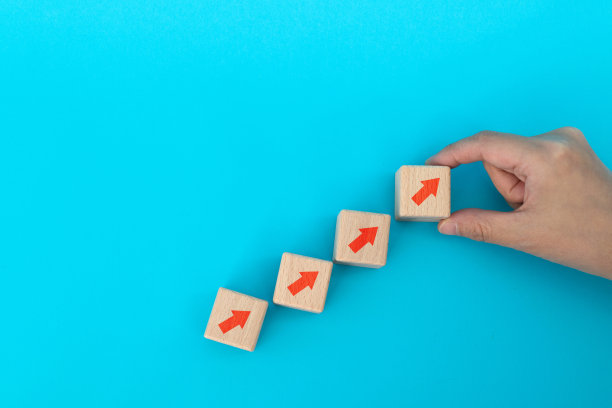 箭头向上的木块图片下载