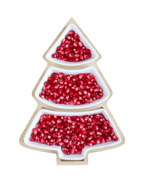 石榴籽在圣诞树盘上孤立白色图片下载