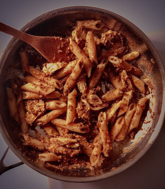 晚餐自制的意大利肉酱面图片下载