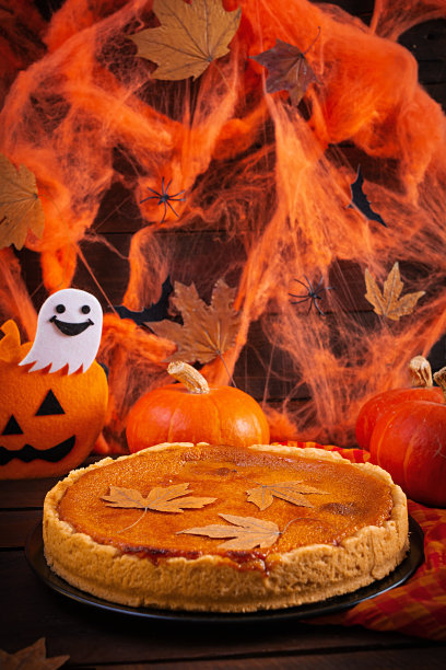美味的南瓜馅饼。感恩节或万圣节自制馅饼。秋天的概念图片下载