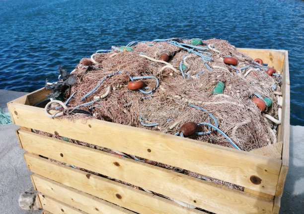 渔网和盒子的特写。图片下载