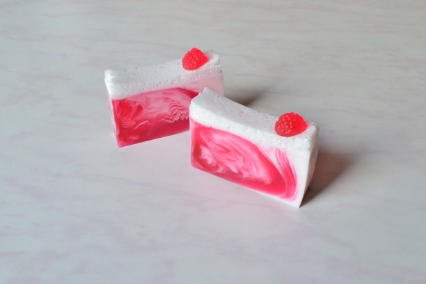 手工制作的覆盆子肥皂图片下载