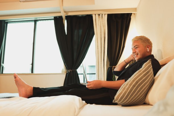 通过网络作为一个团队一起工作图片下载