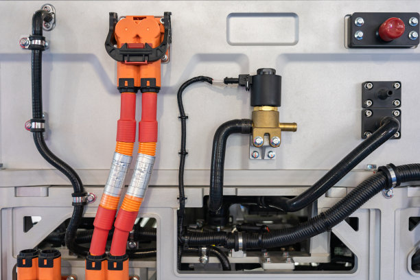 电动汽车发动机和电池组特写图片下载