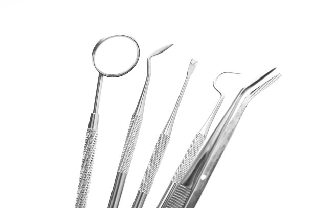 白色背景上的牙医图片下载