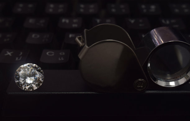 钻石贵重、昂贵、稀少。用于制造珠宝图片下载