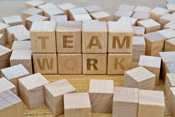 木块与文字团队合作图片下载