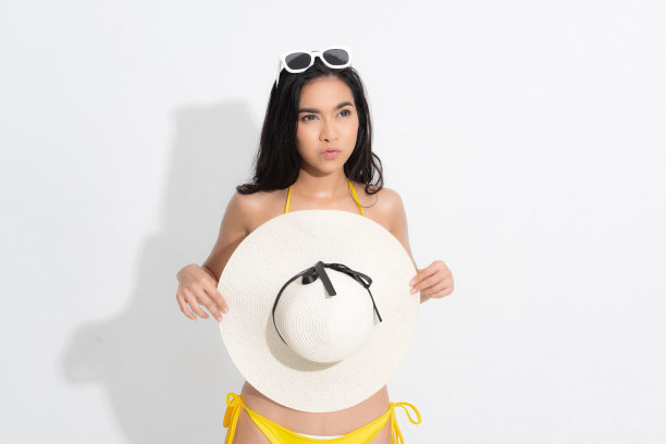 女性工作室夏季时装肖像系列。图片下载