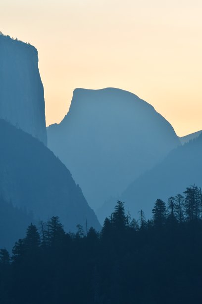 半圆顶日出和酋长图片下载