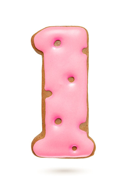 1号粉红姜饼孤立在白色饼干上。图片下载