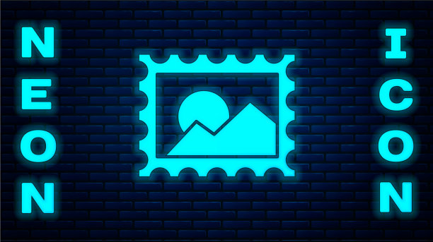 发光的霓虹灯邮政邮票图标孤立在砖块上图片下载