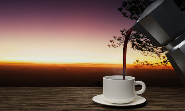 白色马克杯和摩卡咖啡壶里的黑咖啡。早晨，木头表面或树皮的背景是松树和山脉。太阳升起来了。三维渲染图片下载