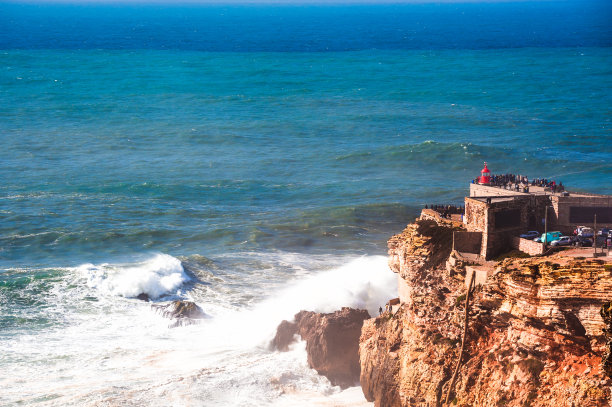 葡萄牙的纳扎尔，大西洋沿岸的大浪。图片下载