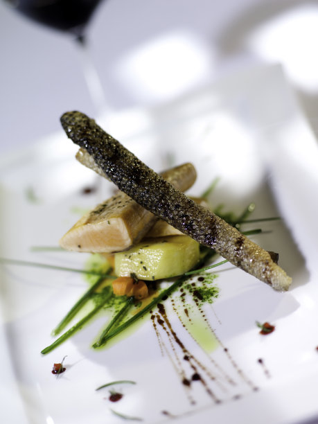 食物—一盘美味的海鲜;照片上的白色背景。图片下载