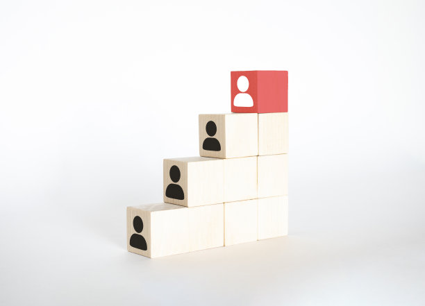 人力资源和人才管理和招聘的经营理念，手放木方块顶部楼梯，复制空间图片下载