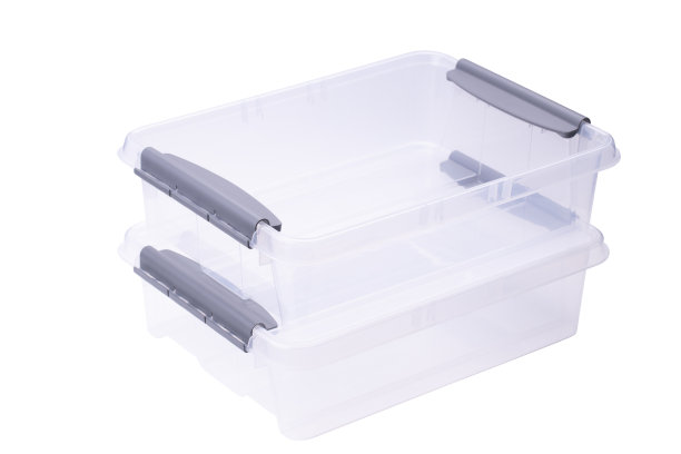 在白色背景上隔离的空白透明存储容器堆栈。存放家用物品的容器图片下载