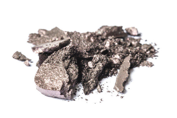 灰色眼影孤立在白色背景上图片下载