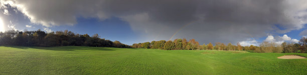 一天四个季节，英格兰的高尔夫球场图片下载