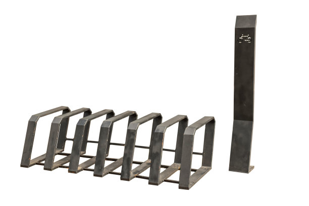 自行车和摩托车的安全储存装置在街道上的白色背景下剪报图片下载